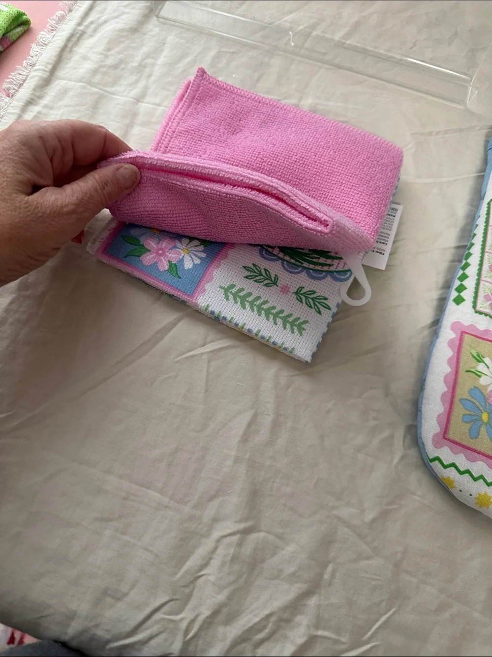 Mainstays Tropical Print Kitchen Towel and Oven Mitt Set - Pink, Green, Blue NWT